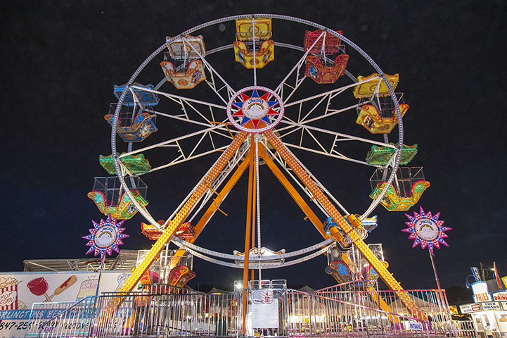 Ferris Wheel Fair at night time